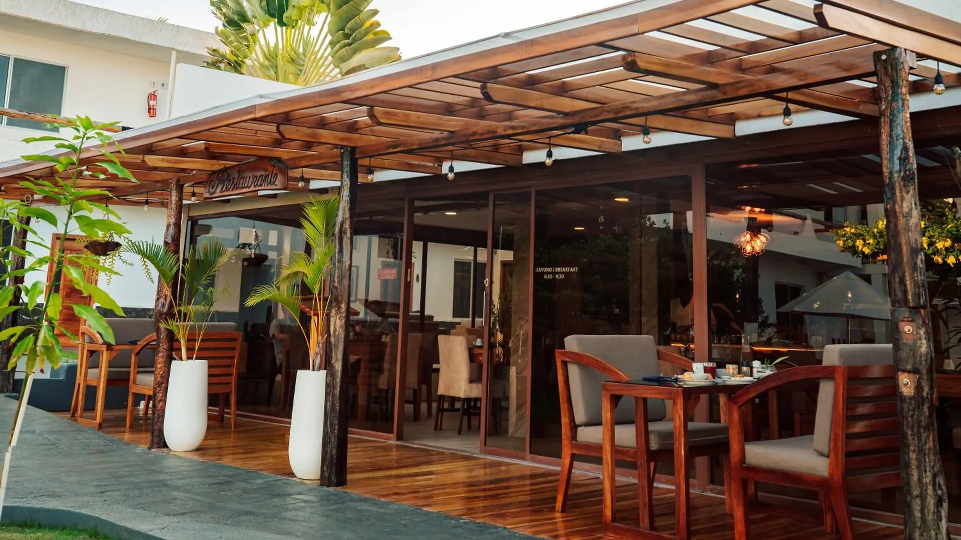 Hotel Ninfa Puerto Ayora  Ecuador